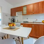 Idyllisches Nur 250 Meter Zum Mit Meerblick, Privater Terrasse, Privatparkplatz Apartment Crikvenica