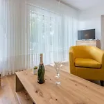 Idyllisches Nur 250 Meter Zum Mit Meerblick, Privater Terrasse, Privatparkplatz Apartment *
