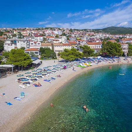 Idyllisches Nur 250 Meter Zum Mit Meerblick, Privater Terrasse, Privatparkplatz Apartment Crikvenica