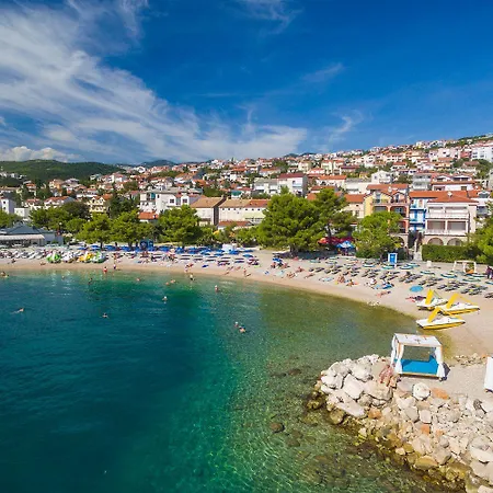 Apartment Idyllisches Nur 250 Meter Zum Mit Meerblick, Privater Terrasse, Privatparkplatz Crikvenica