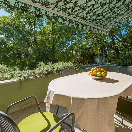 Idyllisches Nur 250 Meter Zum Mit Meerblick, Privater Terrasse, Privatparkplatz Crikvenica