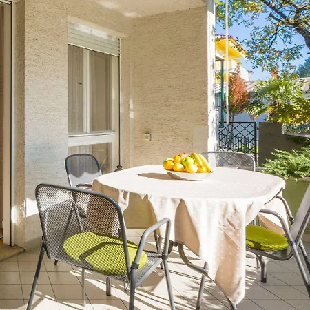 Apartment Idyllisches Nur 250 Meter Zum Mit Meerblick, Privater Terrasse, Privatparkplatz Crikvenica