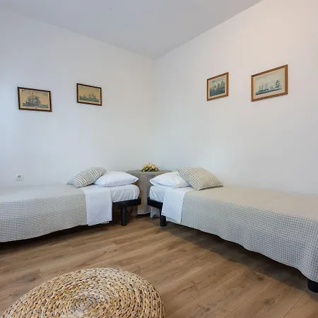 Idyllisches Nur 250 Meter Zum Mit Meerblick, Privater Terrasse, Privatparkplatz * Crikvenica