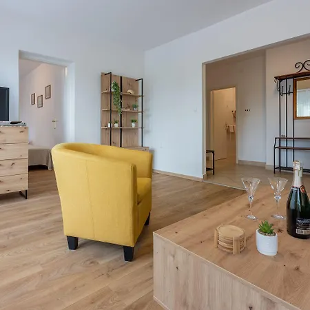 Apartment Idyllisches Nur 250 Meter Zum Mit Meerblick, Privater Terrasse, Privatparkplatz *