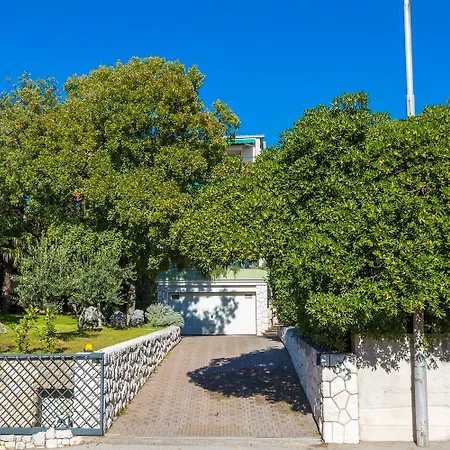Idyllisches Nur 250 Meter Zum Mit Meerblick, Privater Terrasse, Privatparkplatz Apartment Crikvenica