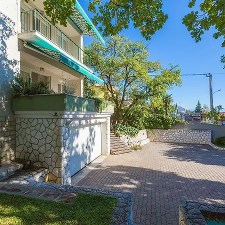 Idyllisches Nur 250 Meter Zum Mit Meerblick, Privater Terrasse, Privatparkplatz Crikvenica