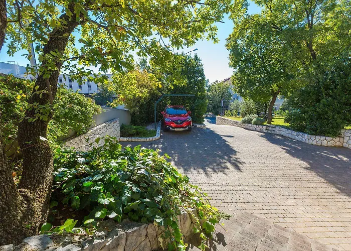 Idyllisches Nur 250 Meter Zum Mit Meerblick, Privater Terrasse, Privatparkplatz * Crikvenica