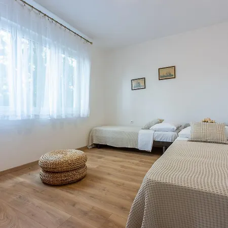Idyllisches Nur 250 Meter Zum Mit Meerblick, Privater Terrasse, Privatparkplatz