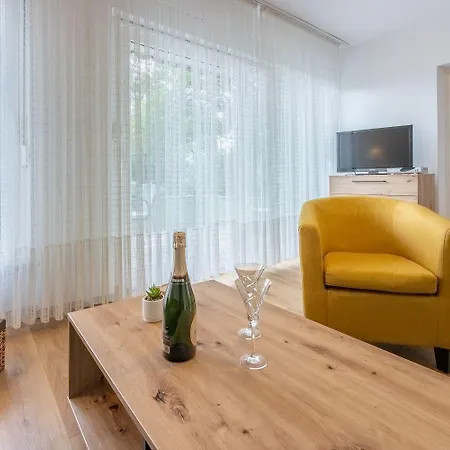 Idyllisches Nur 250 Meter Zum Mit Meerblick, Privater Terrasse, Privatparkplatz Lejlighed *