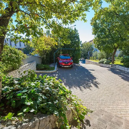 Idyllisches Nur 250 Meter Zum Mit Meerblick, Privater Terrasse, Privatparkplatz * Crikvenica
